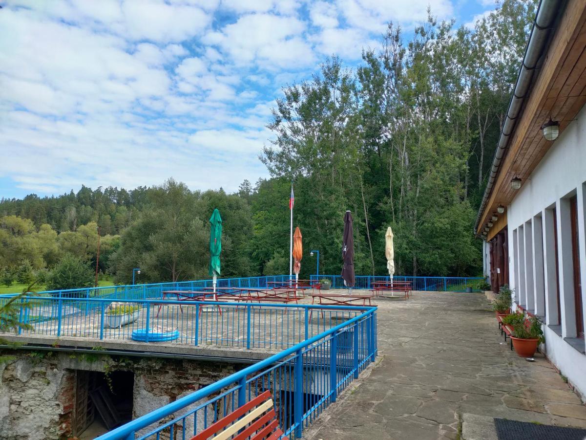 Kemp na Staré papírně Dobronice Extérieur photo